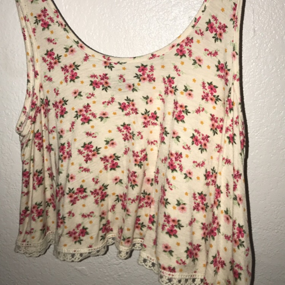Super cute loose cropped tank top